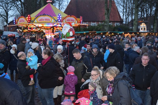 Traditionell ein Besuchermagnet: In Egestorf kommen jedes Jahr Hunderte Besucher beim beliebten Weihnachtsmarkt zusammen, um hier einen besinnlichen Adventssonntag zu verbringen