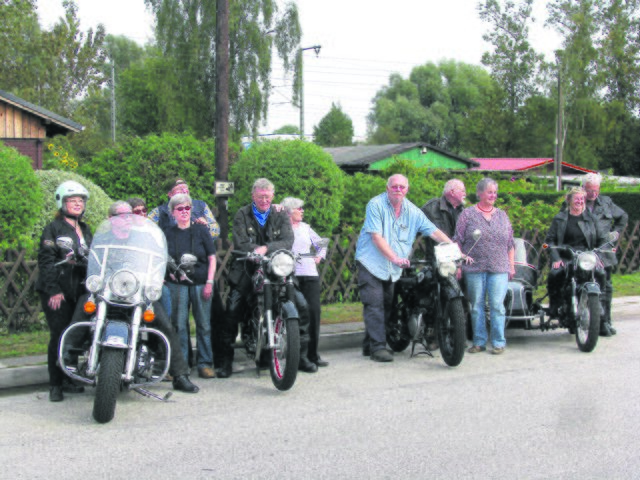 Peter Runck (4.v.re.) hofft auf große Resonanz unter den Bikern