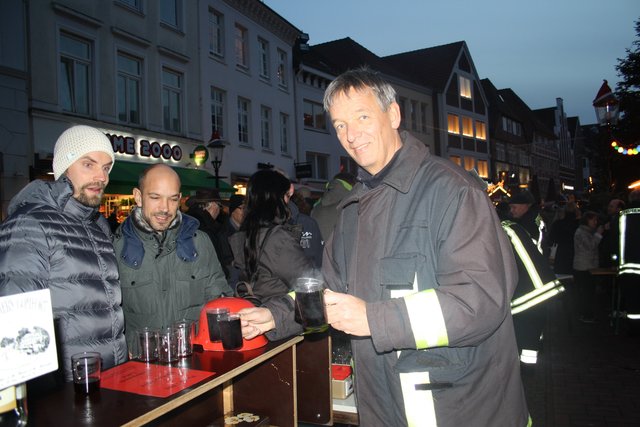 Gerd Meyer vom Zug 1 der Freiwilligen Feuerwehr hatte alle Hände voll zu tun