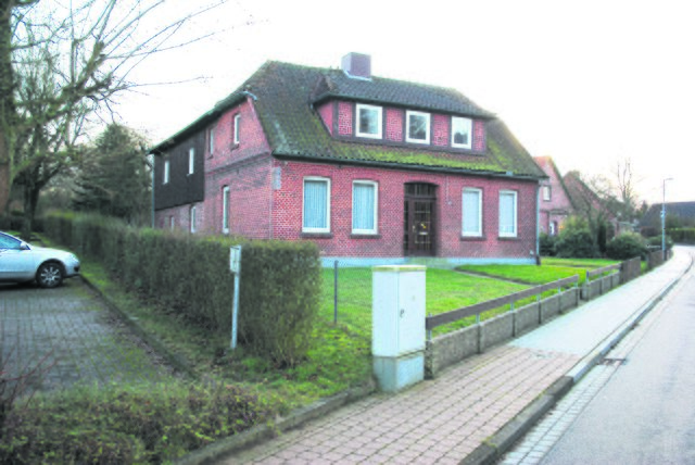Auf diesem Grundstück neben dem Rathaus ist der Polizeineubau geplant. Das dort jetzt leerstehende Haus soll abgerissen werden