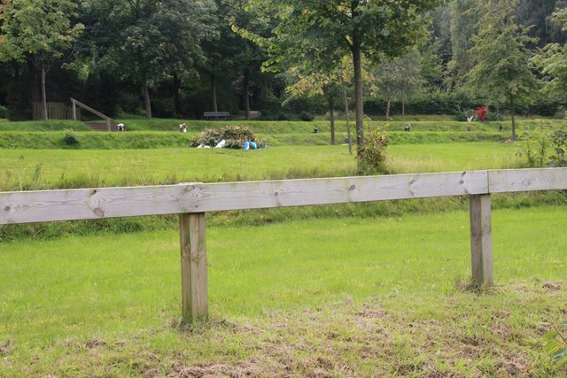 Hier geht's nicht weiter: "Bonanza"-Zaun am Friedhofsrand