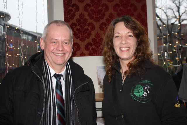 Zwei Leiter: Melanie Neumann (Tierheim Buchholz) und Thomas Hansen (Musikschule für die Stadt Buchholz)