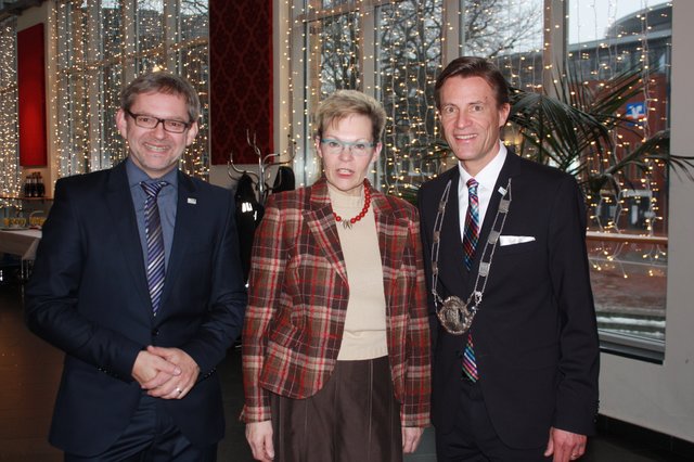 Begrüßten die Gäste: (v. re.) Bürgermeister Jan-Hendrik Röhse und seiner Stellvertreter Sigrid Spieker und Frank Piwecki