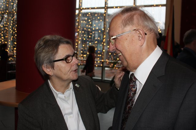Buchholz' Ehrenbürger Hans-Heinrich Schmidt und Organisatorin Birgit Diekhöner (Stadt Buchholz)