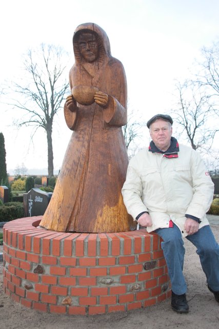 Harry Feick mit der "Frau am Brunnen"