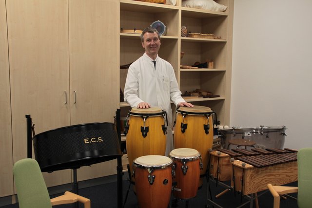 Im Musiktherapieraum: Dr. Martin Huber
