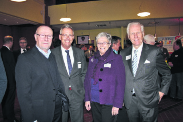 Seevetals ehemaliger Bürgermeister Günter Schwarz (li.) und seine Frau Veronica (SPD-Ratsmitglied) mit Horst Dörner (re. ) und Tilmann Quensell, beide Geschäftsführer der Otto Dörner GmbH
