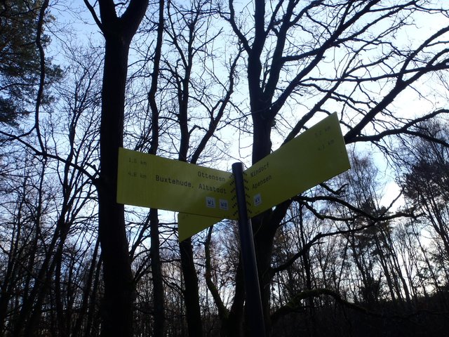 Der Wegweiser zeigt uns die Richtung