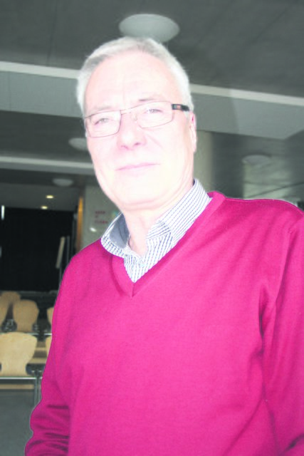 Günter Bruns berichtet, dass die Kinder der Asylbewerber gut in den Schultag integrieren
