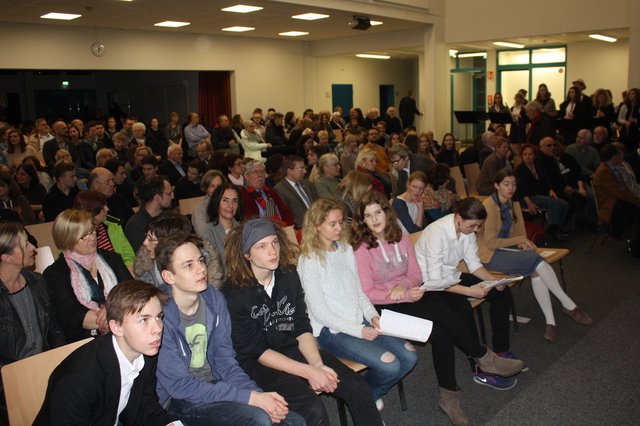 Die Aula der IGS war bei der Feierstunde gut gefüllt