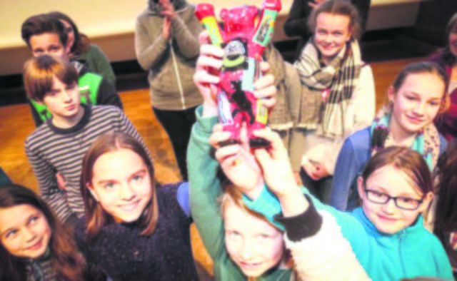 In Berlin holten sich die Buchholzer Gymnasiasten ihren Preis, einen Berliner Bären, ab | Foto: GAK