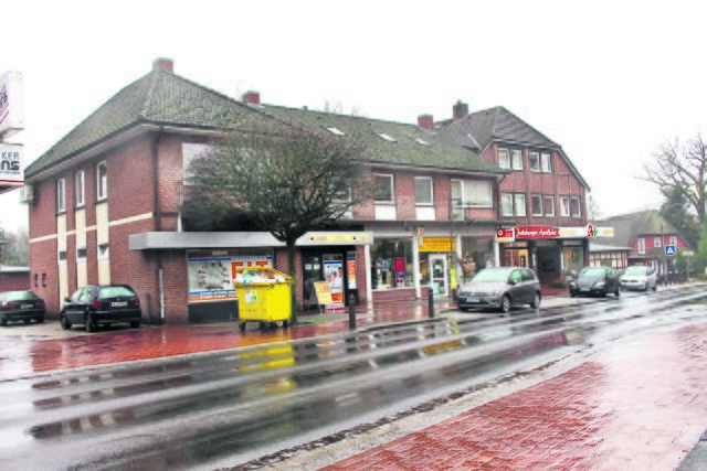 Der Dachstuhl des Ärztehauses an der Hauptstraße soll in den nächsten Tagen abgetragen werden