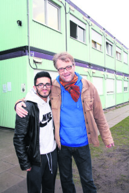 Mohamed  Hamo (li. ) und Jens Feldhusen freuen sich, dass mit der Vereinsgründung ein wichtiger Schritt getan wurde