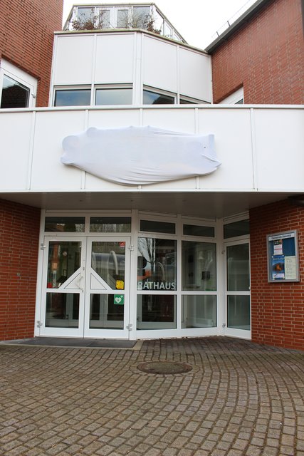 Keine Lust auf "schlechte Presse"? Am Rathaus war das Seevetal-Schild abgehängt worden