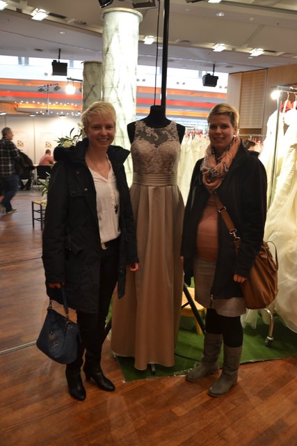 Jennifer Aldag (l.) und Diana Hennings guckten sich auf der Messe um