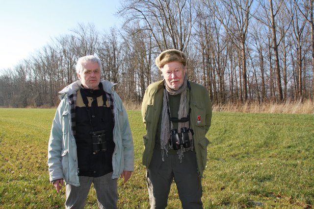 Die Naturschützer Bodo Koppe (li.), Biologe, und Fritz Bechinger, ehemaliger Direktor des Zoos Wingst