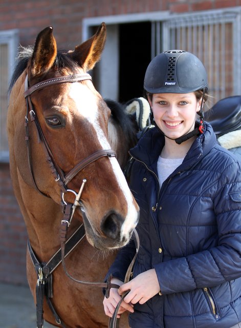 Jessica Schubert (20) wird ihr Pferd Fighting Bonita für zwei Springprüfungen am Samstag in Sieversen satteln