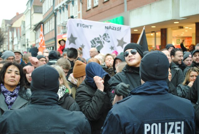 Die Antifa wollte die NPD-Kundgebung stören, scheiterte aber an der massiven Polizeipräsenz