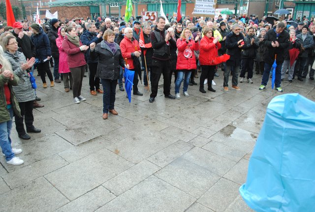 Mehrere hundert Menschen machten deutlich: "Stade ist bunt"