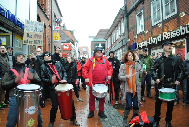 Dort herrschte fast Volksfeststimmung: Trommeln gegen Rechts