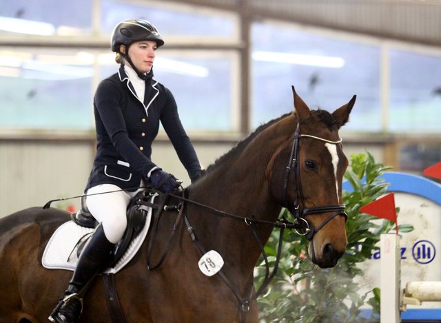Verena Baumgärtner vom Pferdezucht- und Reitverein Luhmühlen wurde in Sieversen mit ihrem Pferd "Conepeak" Fünfte in der Stilspringprüfung der Klasse Ein-Sterne-M U25