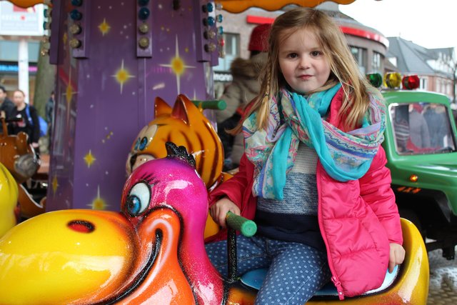 Marla (5) aus Neu Wulmstorf freute sich über das Karussell