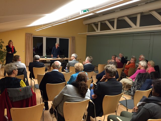 Svenja Stadler (li.) und Petra Crone nahmen an einer öffentlichen Diskussion im "Haus am Steinberg" zum Thema "Pflege im ländlichen Raum" teil | Foto: SPD