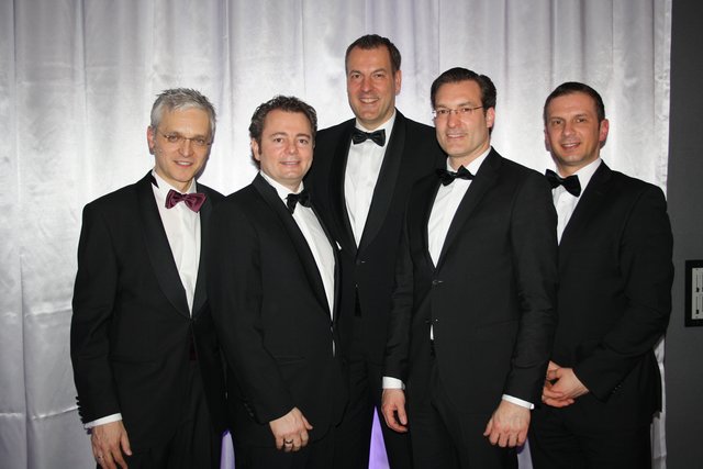 Ohne sie wäre der Buchholzer Opernball nicht denkbar. Die Sponsoren, Unterstützer und Organisatoren (v. li.): Onne Hennecke (Geschäftsführer Empore Buchholz), Stephan Schrader (Geschäftsführer WOCHENBLATT-Verlag Schrader GmbH & Co.KG), Andreas Sommer (Vorstandsmitglied Sparkasse Harburg-Buxtehude), und Stephan Kottek und Ivan Zoric (Autohaus Hans Tesmer)