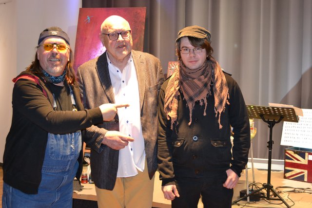 Erwin Hilbert (li.) mit Prof. Gene Paul Kleinefeld (Mi.) und dem jungen Maler Matzo Bostelmann