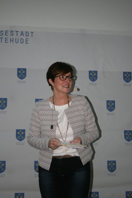 Bürgermeisterin Katja Oldenburg-Schmidt führte die Ehrungen durch