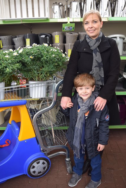 Shoppten Margeriten für ihren Garten: Tanja Fabianek und Sohn John