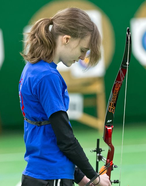 Nicola Leuzinger musste vorm ersten Schuss noch an den Schrauben drehen | Foto: Gawlick