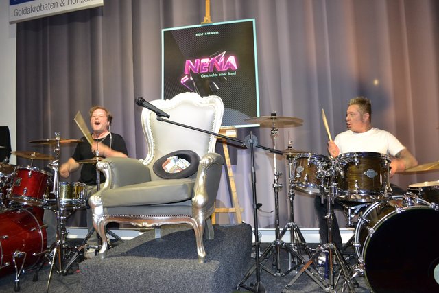 Maik Buchwald (re.) und Rolf Brendel lieferten sich eine energiegeladene Drumbattle