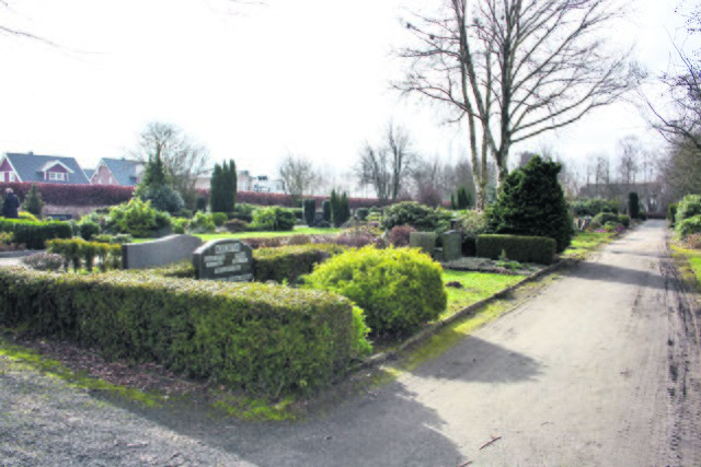 Nicht befestigt im Winter schnell matschig : die Wege auf dem Friedhof Klecken