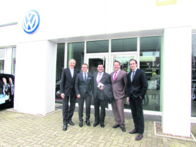 Führten Informationsgespräche (v.li.): Stefan Mecha (Regionalleiter Volkswagen), Oliver Bohn (Geschäftsführer Kuhn+Witte), Rudolfo Calixto Mendoza (Vetriebschef Mexiko), Dr. Frank Keebingate (Sales Region China Volkwagen) und jan Rommel (Geschäftsführung Kuhn+Witte)