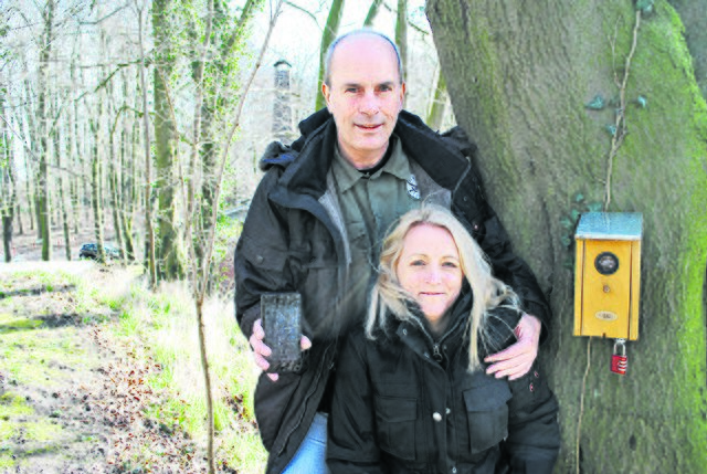 Die Veranstalter Gerhard Marks und Anja Morinez haben einige Caches rund um das Gelände versteckt