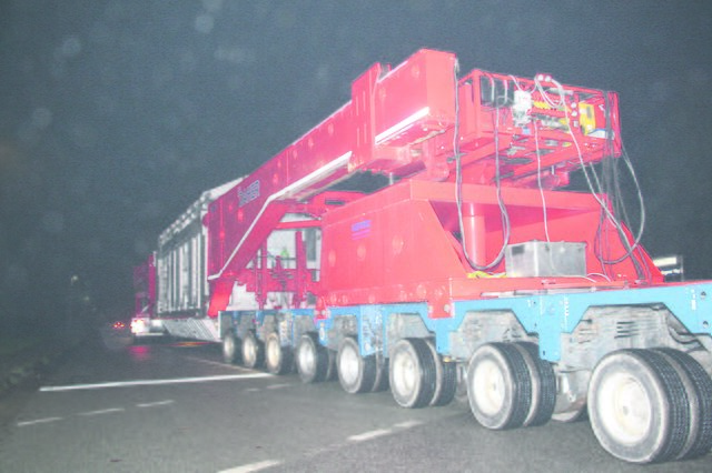 Solch herausragenden Transporte wie diesen Transformator im November 2015 begleitet die Polizei auch weiterhin