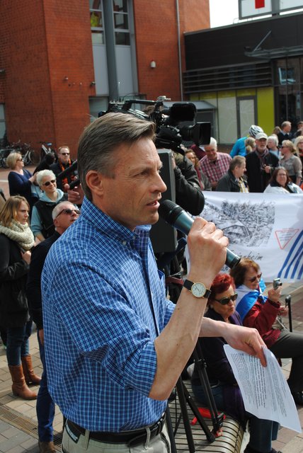 "Nicht Flüchtlinge, sondern fremdenfeindliche Parolen sind eine Bedrohung": Bürgermeister Jan-Hendrik Röhse