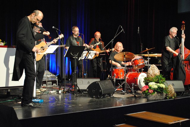 Spielte zünftige Rhythmen: die Band "Appeldwatsch"