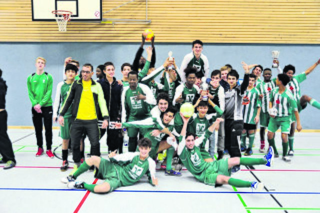 Die Spieler der SG Estetal freuen sich über ihren zweiten Platz | Foto: Dirk Tresenreiter