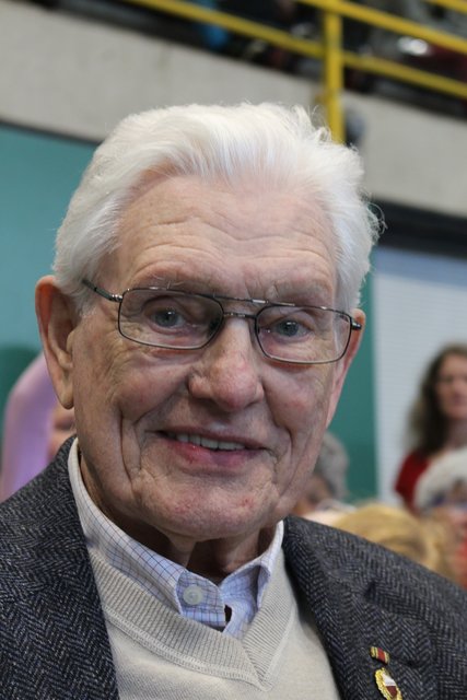 Begrüßte die Zuschauer: Karl-Heinz Schröder, der Ehren-Vorsitzender des Todtglüsinger SV