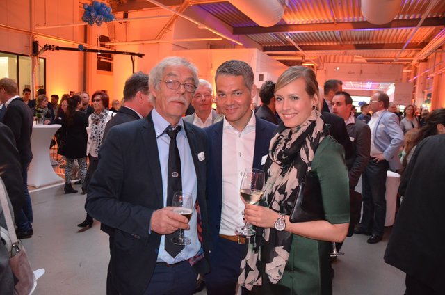 Die Nachbarn waren auch da: Philip und Jens Moetefindt mit Lebensgefährtin