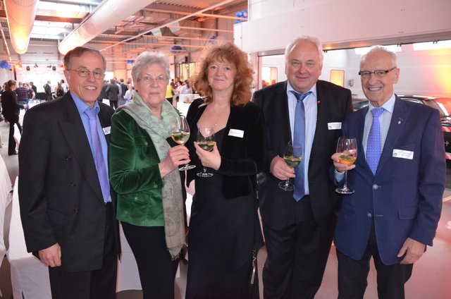 Ohne Politik geht es nicht: Buchholz' ehemaliger Bürgermeister Wilfried Geiger, Ilse Schönecke, Caroline Geiger, Heiner Schönecke und Arno Reglitzky