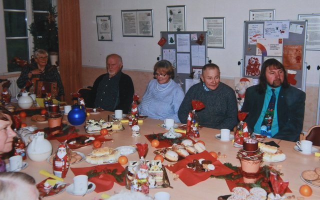 Weihnachtsfeier 2015 des Seniorenbeirates in der Villa von Issendorff mit Bürgermeister Bernd Reimers (re.)