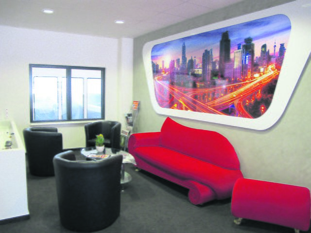 "Chillen und staunen" kann der Kunde im modern und freundlich eingerichteten Wartebereich