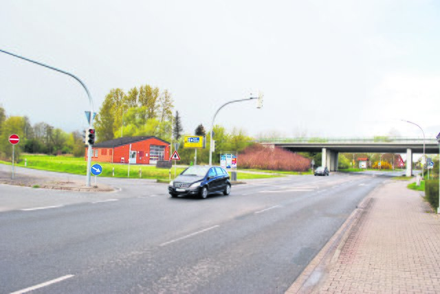 Leider ein seltenes Szenario: Statt fließendem Verkehr ist an der B404 bei der Auffahrt zur Brücke nach Geesthacht regelmäßig Stau angesagt
