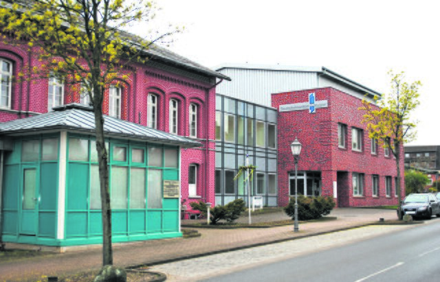 Soll teilweise an Dienstleister aus den Bereichen Pflege und Beratung vermietet werden: der Gesundheitszentrums-Trakt an der Bahnhofstraße in Salzhausen