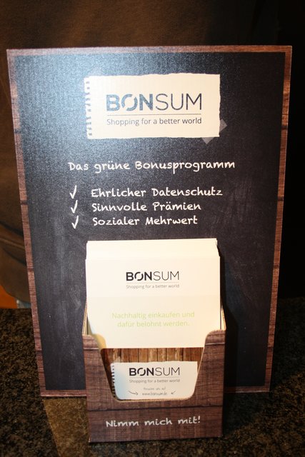 Mit der Bonsum Karte können Kunden im SE-Biomarkt noch nachhaltiger einkaufen
