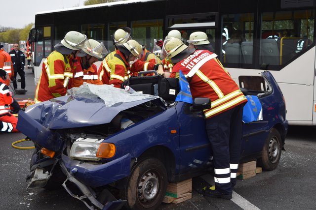 "Massenkarambolage" auf der A39: Großübung im Landkreis Harburg