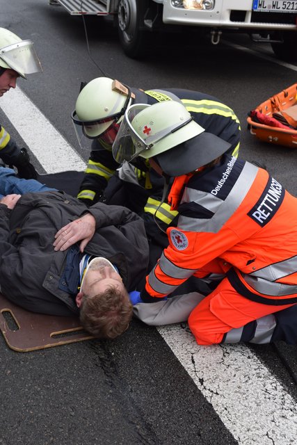 "Massenkarambolage" auf der A39: Großübung im Landkreis Harburg